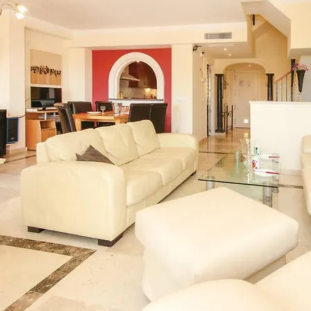 Three-bedroom In Holiday home