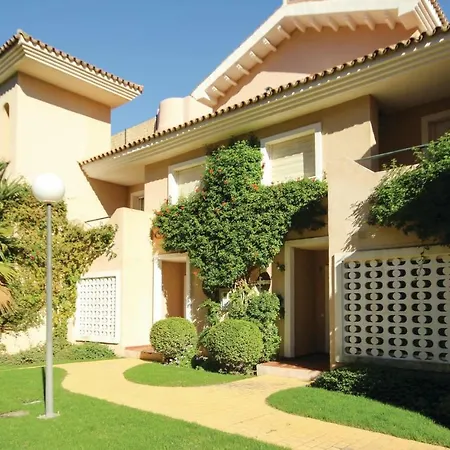Three-bedroom In Holiday home